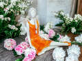Figurka anioła Matilda - jasny pomarańcz -  15 cm figurka dekoracyjna