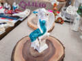 Figurka anioła Emily - siedząca turkus -  22 x 9 cm figurka dekoracyjna