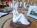 Figurka anioł Emily Rozmarzona - biała -  22 x 9 cm figurka dekoracyjna