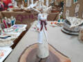 Figurka anioła Liliy - biała z brązem -  35 x 15 cm figurka dekoracyjna
