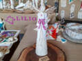 Figurka anioła Liliy - biała z różem -  35 x 15 cm figurka dekoracyjna