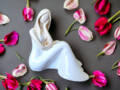 Figurka anioł Emily Rozmarzona - biała -  22 x 9 cm figurka dekoracyjna