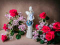 Figurka anioła Sunday Rose - biała -  32 x 15 cm figurka dekoracyjna