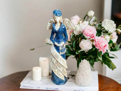 Figurka anioła Charlotte - szara -  32 x 15 cm figurka dekoracyjna