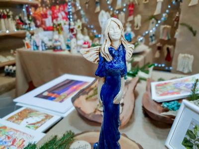 Figurka anioła Margaret - chabrowy -  32 cm figurka dekoracyjna
