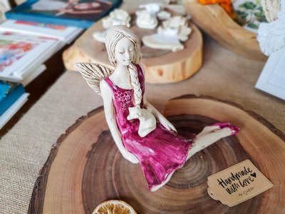 Figurka anioła 969 - Jasny fiolet -  15 cm figurka dekoracyjna