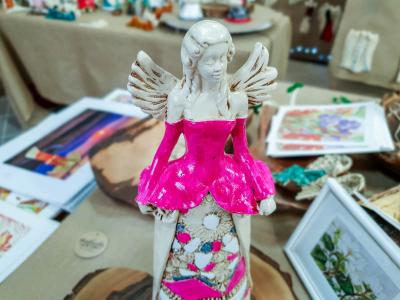 Figurka anioła Anna - różowa -  35 x 15 cm figurka dekoracyjna