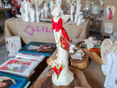 Figurka anioła Annabel - czerwona -  35 x 15 cm figurka dekoracyjna