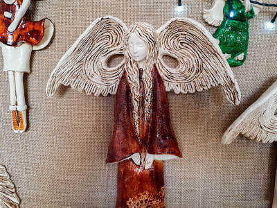 Figurka anioła Clara - jasny brąz -  40 x 28 cm