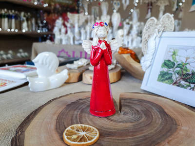 Figurka anioła Eva - czerwona -  15 cm figurka dekoracyjna