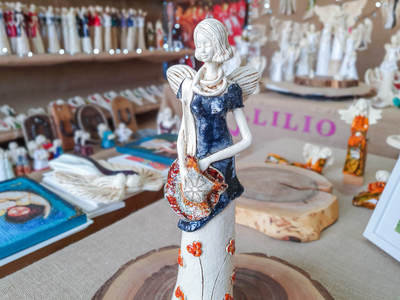 Figurka anioła Sunday Rose - granat -  32 x 15 cm figurka dekoracyjna
