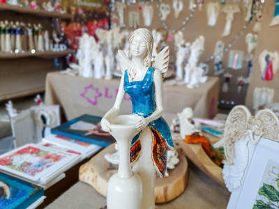 Figurka anioła Suri - turkus -  32 x 15 cm figurka dekoracyjna