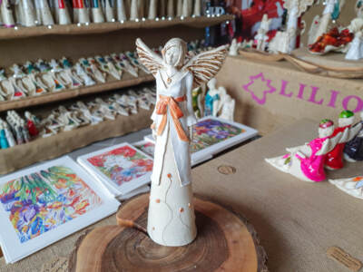 Figurka anioła Lily - ecru -  35 x 15 cm figurka dekoracyjna