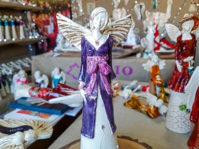 Figurka anioła Lily - fioletowa -  35 x 15 cm figurka dekoracyjna
