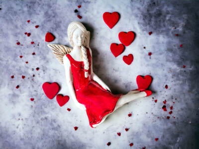 Figurka anioła Matilda - czerwona -  15 cm figurka dekoracyjna