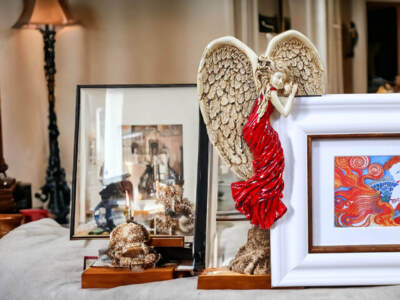 Anioł Andrea - czerwony Lewy -  19 x 11 cm figurka dekoracyjna