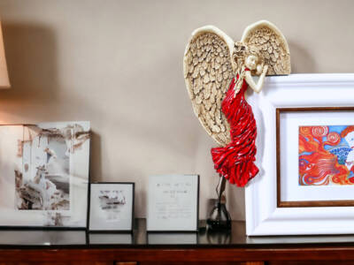 Anioł Andrea - czerwony Lewy -  19 x 11 cm figurka dekoracyjna