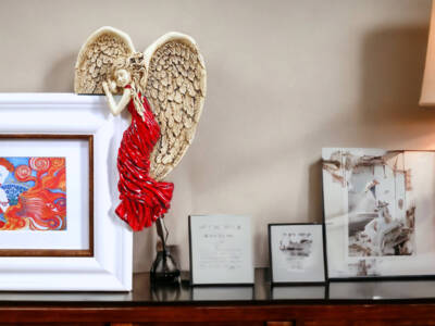 Anioł Andrea - czerwony Prawy -  19 x 11 cm figurka dekoracyjna