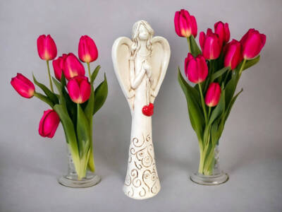 Figurka anioła z sercem - beżowa -  35 x 15 cm figurka dekoracyjna