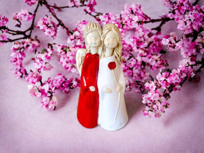 Figurka aniołów Apple & Ella Art 8 - biały czerwony -  18 x 10 cm figurka dekoracyjna