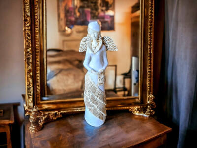 Figurka anioła Charlotte - biała -  32 x 15 cm figurka dekoracyjna