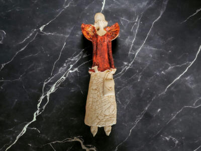 Figurka dekoracyjna anioła Christy - brąz -  30 x 14 cm figurka dekoracyjna
