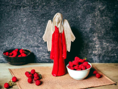 Figurka anioła Julia - czerwony -  27 x 14 cm figurka dekoracyjna