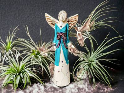Figurka anioła Lily - turkus -  35 x 15 cm figurka dekoracyjna