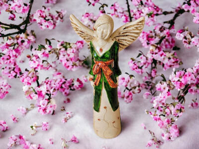 Figurka anioła Lily - zielony brąz -  35 x 15 cm figurka dekoracyjna