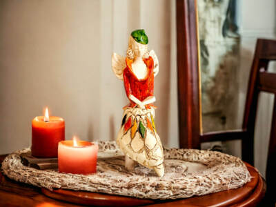 Figurka  anioła Loretta - pomarańcz -  15 cm figurka dekoracyjna