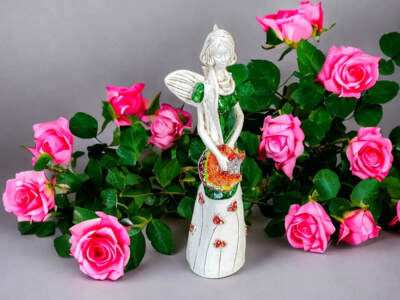 Figurka anioła Sunday Rose - zielony -  32 x 15 cm figurka dekoracyjna