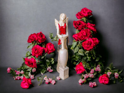 Figurka anioła Suri - czerwony -  32 x 15 cm figurka dekoracyjna