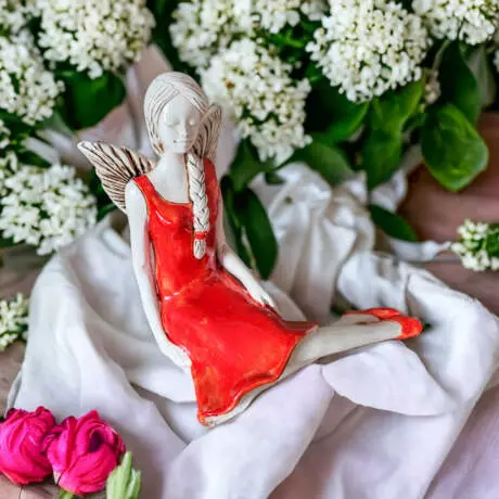 Figurka anioła Matilda - czerwona