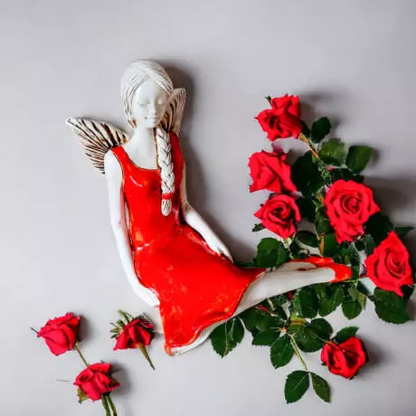 Figurka anioła Matilda - czerwona