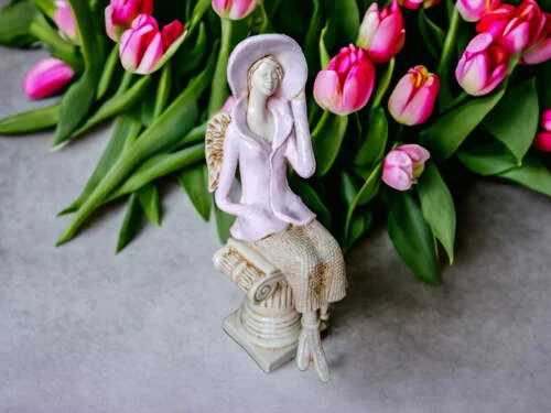 Figurka anioła Megan - różowa -  20 x 9 cm figurka dekoracyjna