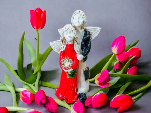 Figurka anioła Allen i Alice - czerwona -  25 x 14 cm figurka dekoracyjna