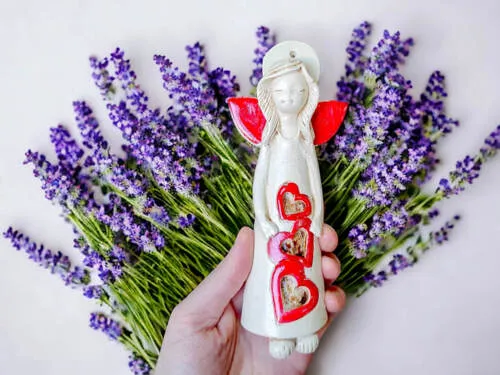 Lioninka z sercami - czerwona -  14 x 9 cm figurka dekoracyjna