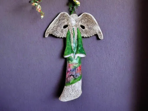 Figurka anioła Clara Art Leaf - zielona -  40 x 28 cm figurka dekoracyjna