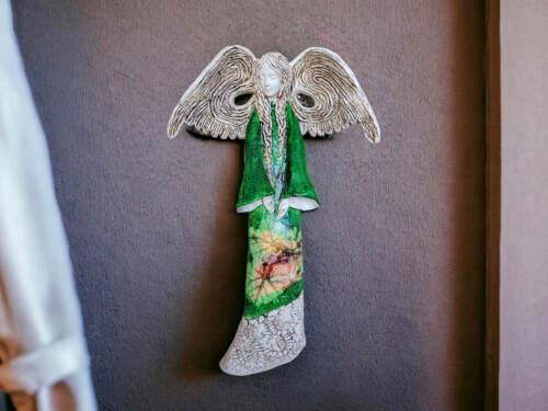 Figurka anioła Clara Art Leaf - zielona -  40 x 28 cm figurka dekoracyjna