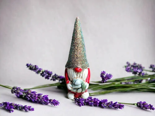 Figurka Skrzat Kapuśniak -  figurka dekoracyjna 5 x 5 cm