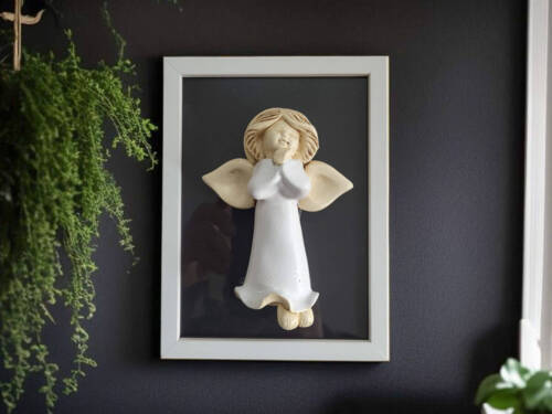 Figurka anioła Adam z ramką - wisząca biała -  13 cm figurka dekoracyjna
