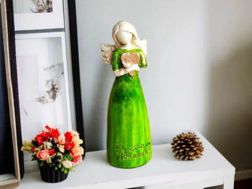 Aniołek z sercem - zielony -  15 x 7.5 cm figurka dekoracyjna