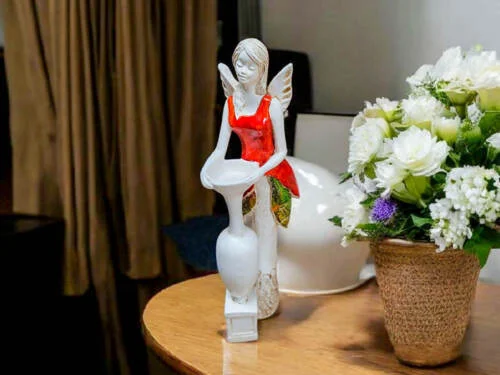 Figurka anioła Suri - czerwony -  32 x 15 cm figurka dekoracyjna