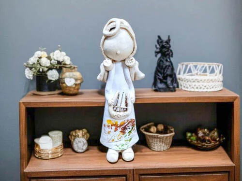 Figurka Szarpidruta - biała -  27 x 8 cm figurka dekoracyjna