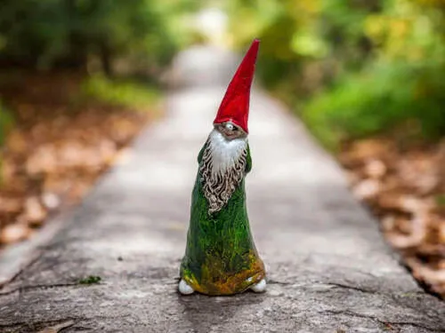 Figurka Skrzat Dobra Rada - czerwony zielony -  18 x 7 cm figurka dekoracyjna