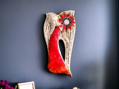 Figurka anioła Xenylla Art - czerwona -  figurka dekoracyjna 31 x 16 cm