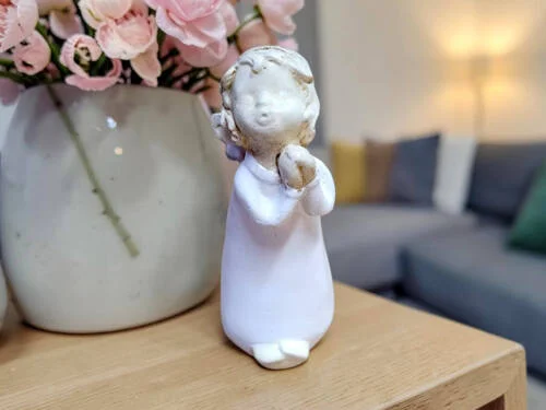 Figurka anioła Marcela - biały -  15 x 7.5 cm figurka dekoracyjna