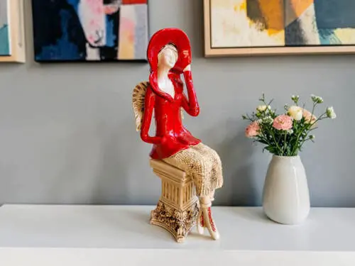Figurka anioła Megan - czerwona -  20 x 9 cm figurka dekoracyjna