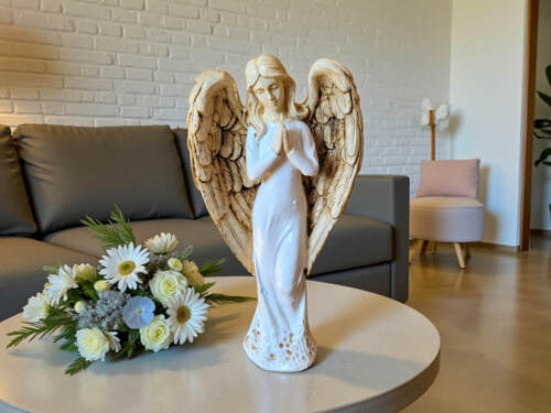 Figurka Anioła Stróża - biała -  18 x 9 cm figurka dekoracyjna