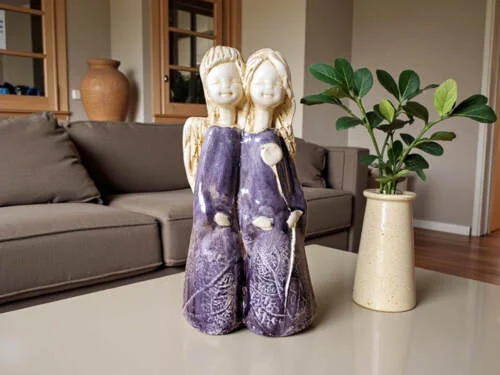 Figurka aniołów Apple & Ella Art - szary cały -  18 x 10 cm figurka dekoracyjna